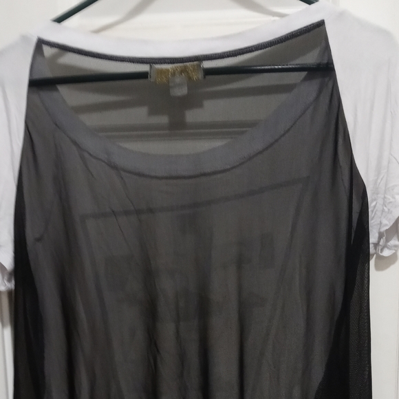 Top with Design - Picture 2 of 2